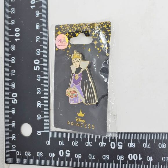 Disney Snow White Evil Queen 85th Anniv. Collectible LE Pin NIP - Picture 8 of 8